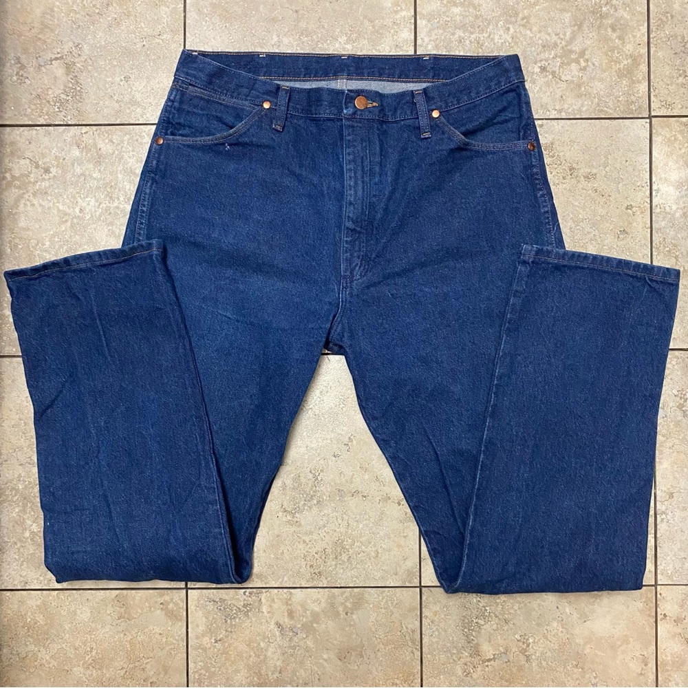 Wrangler 13MWZ  Size 38x34 Like New Dark Blue Cotton